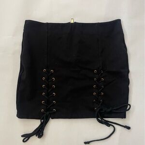 🖤🕷️ lace up mini skirt